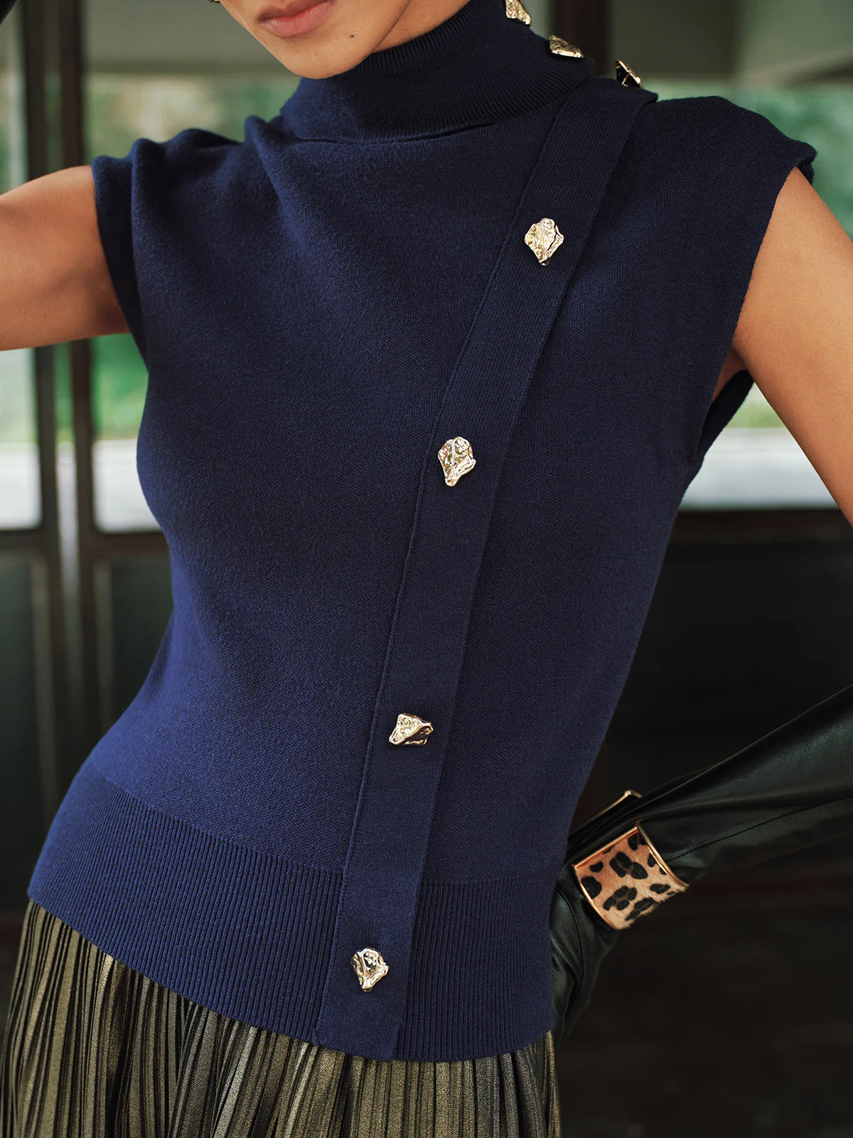 Metal Detail Turtleneck Sleeveless Knit Vest