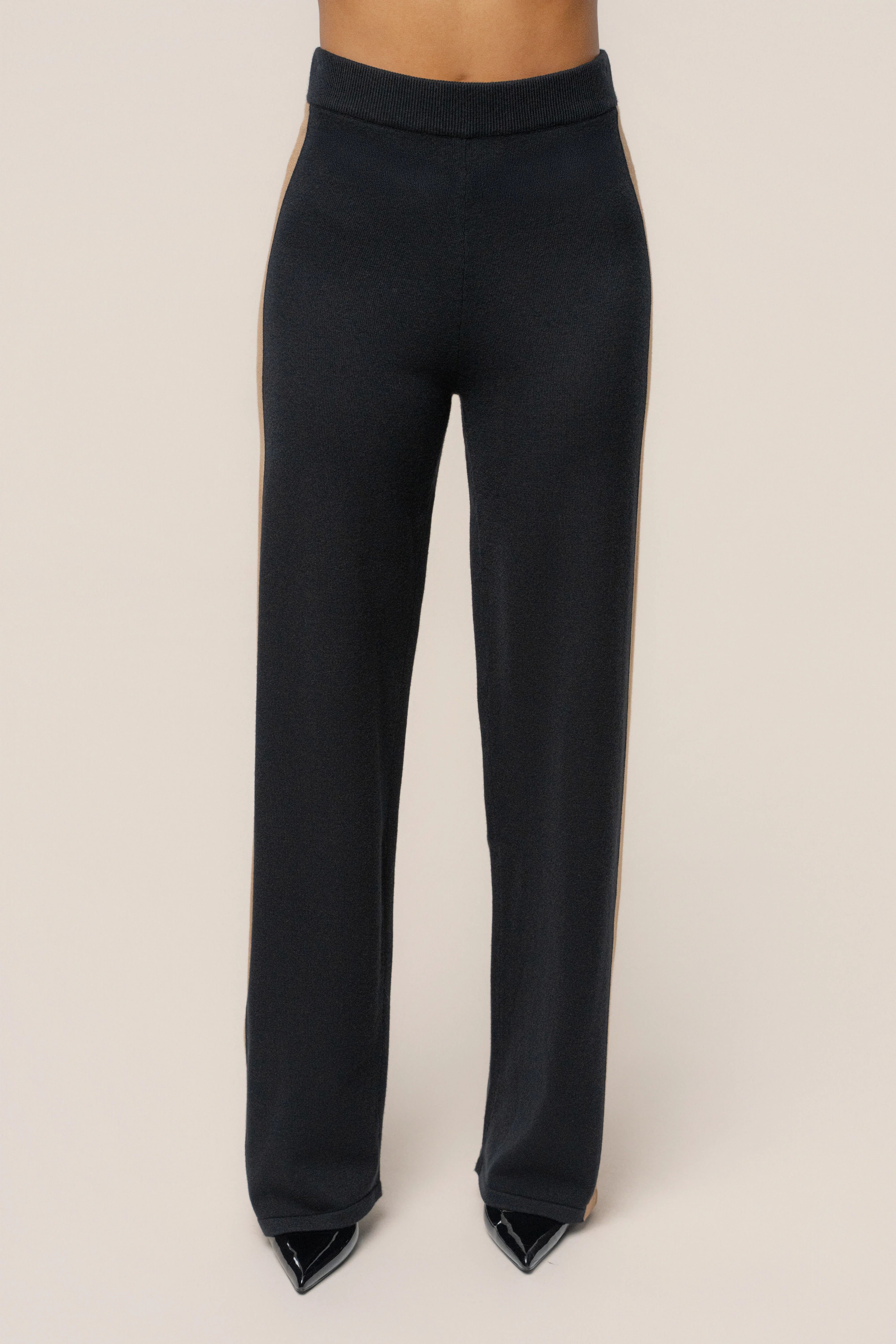 Black Chasing Fall Contrast Pant