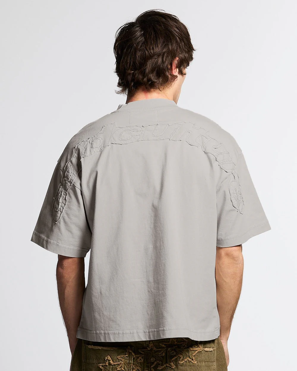 DISTRESS CURVED TEE PEARL GREY