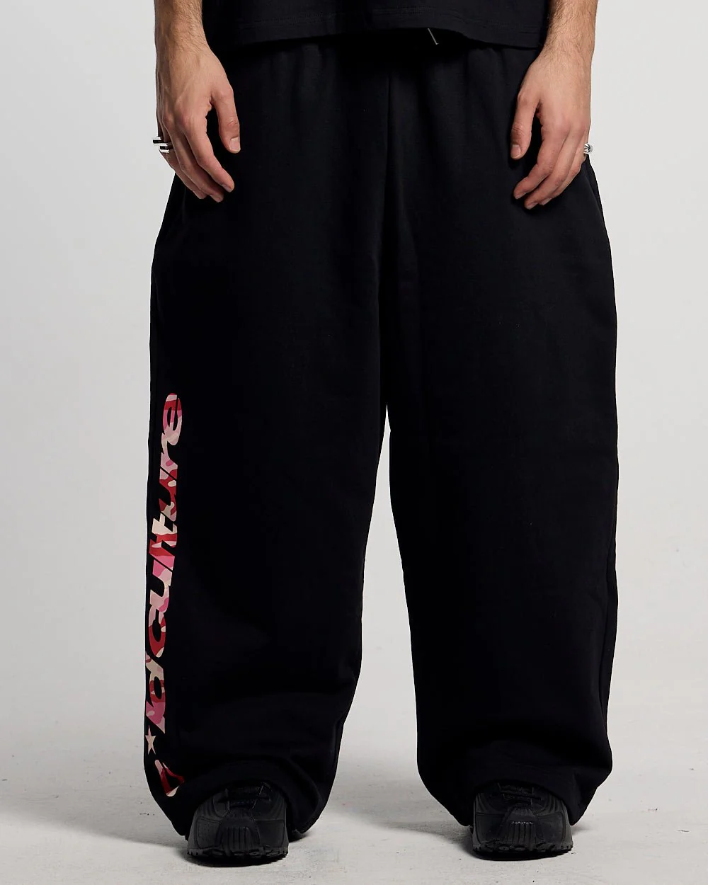 WILD CAMO SWEATPANTS BLACK