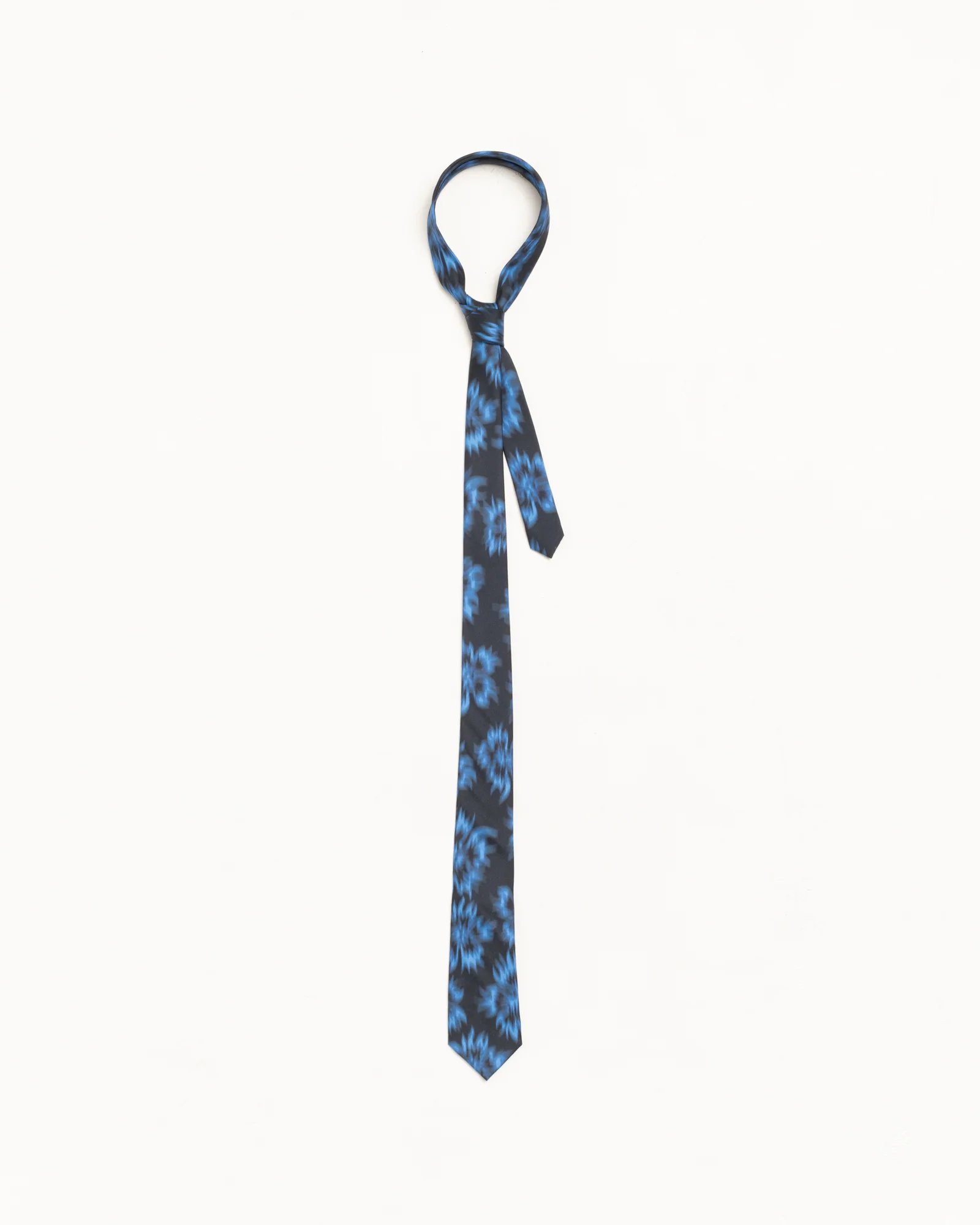 MOTION FLOWER TIE