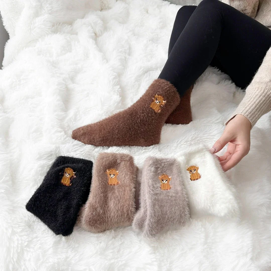 💕Warm Winter Sale 49% Off🐮5 Pairs Fuzzy Highland Cow Socks