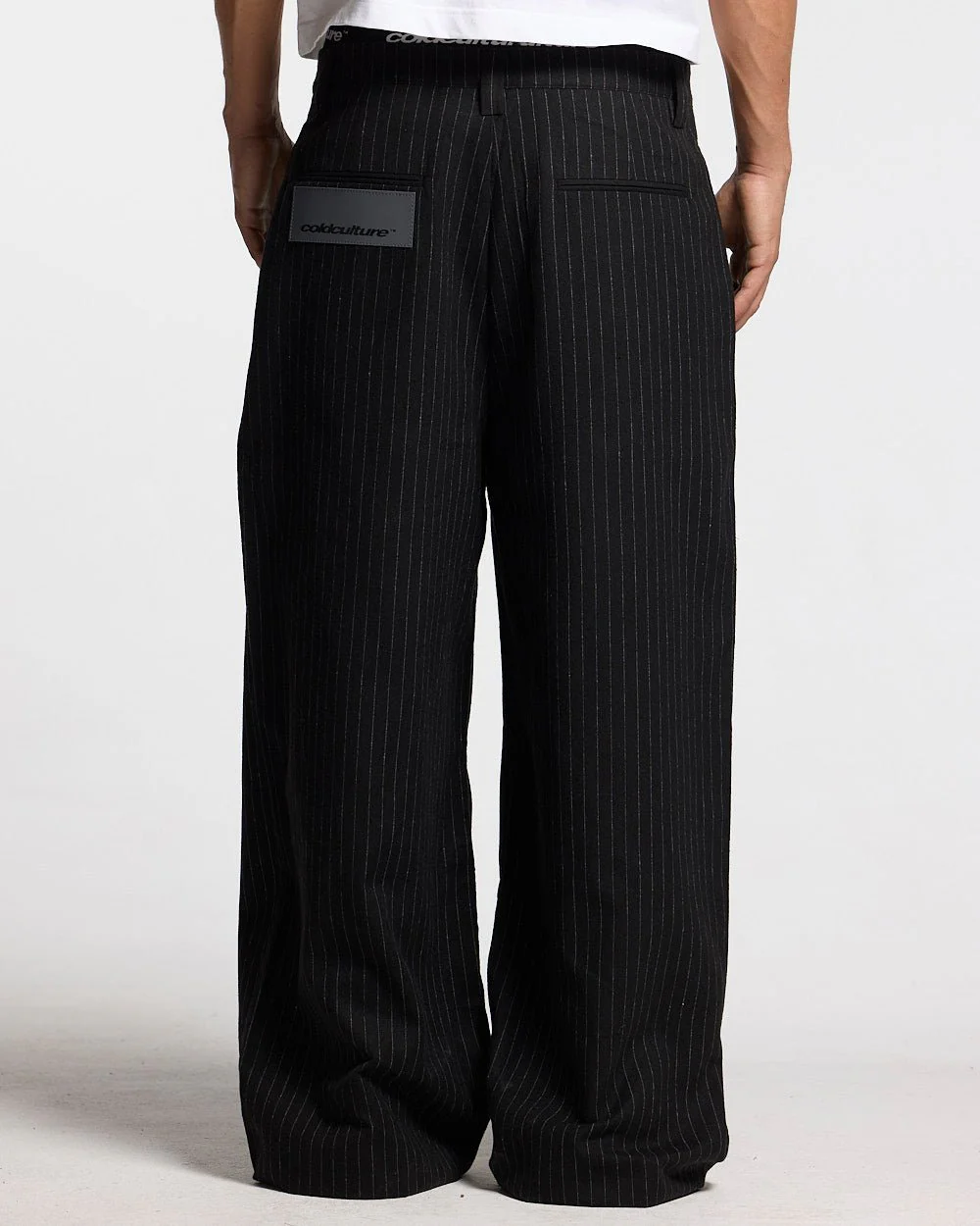 SEAM EFFECT LINE PANTS BLACK