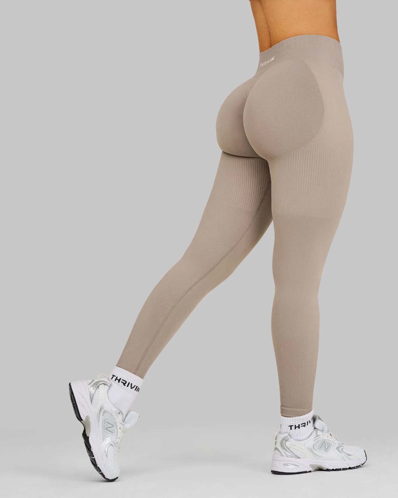 Elevate™ Sculpting Mid Waist Scrunch Leggings | Latte