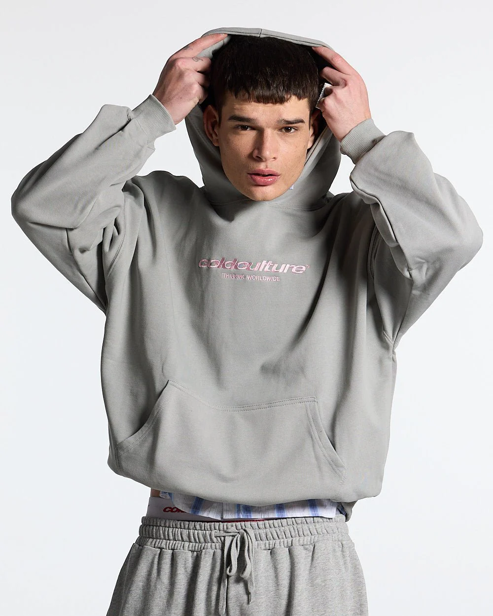 ESSENTIAL HOODIE ULTIMATE GREY