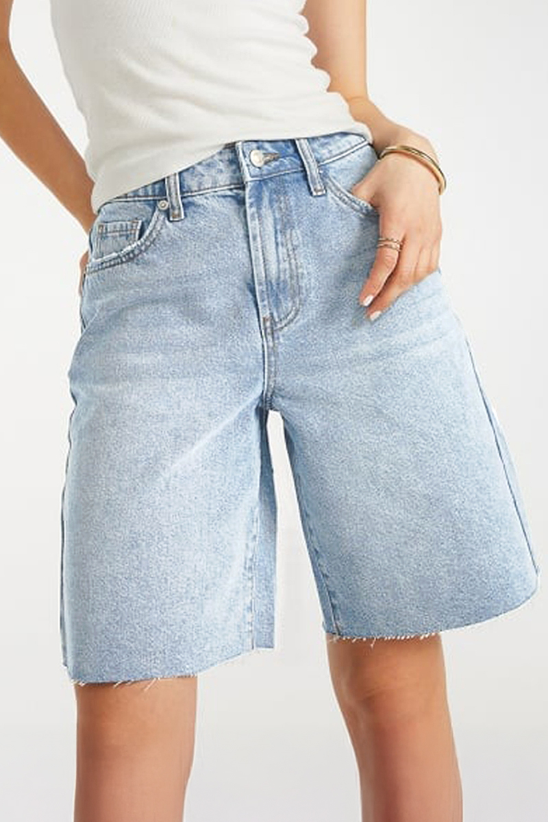 Classy Mid-Rise Tassel Hem Baggy Denim Shorts