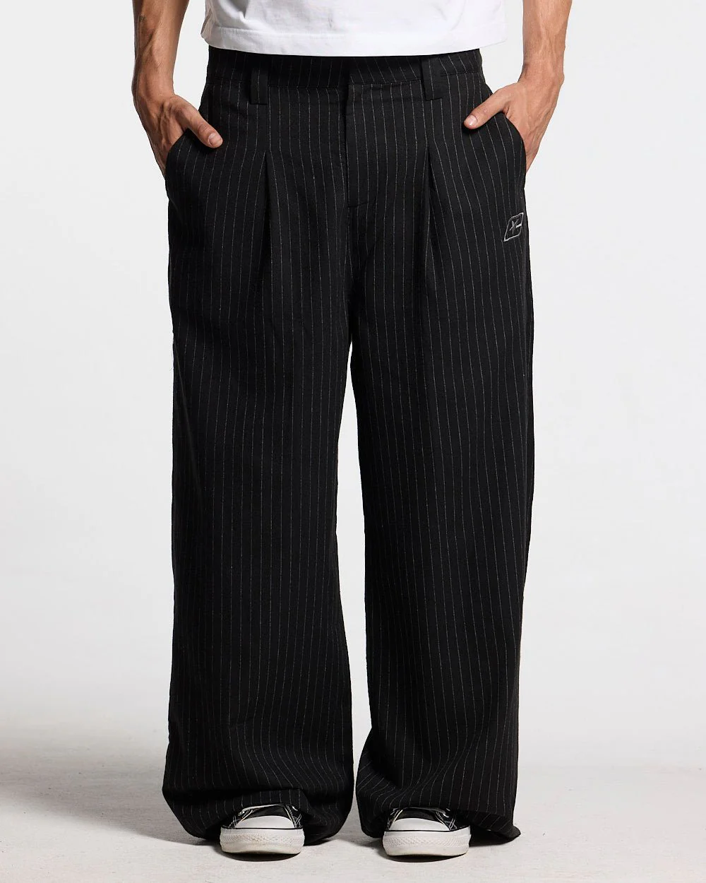 SEAM EFFECT LINE PANTS BLACK