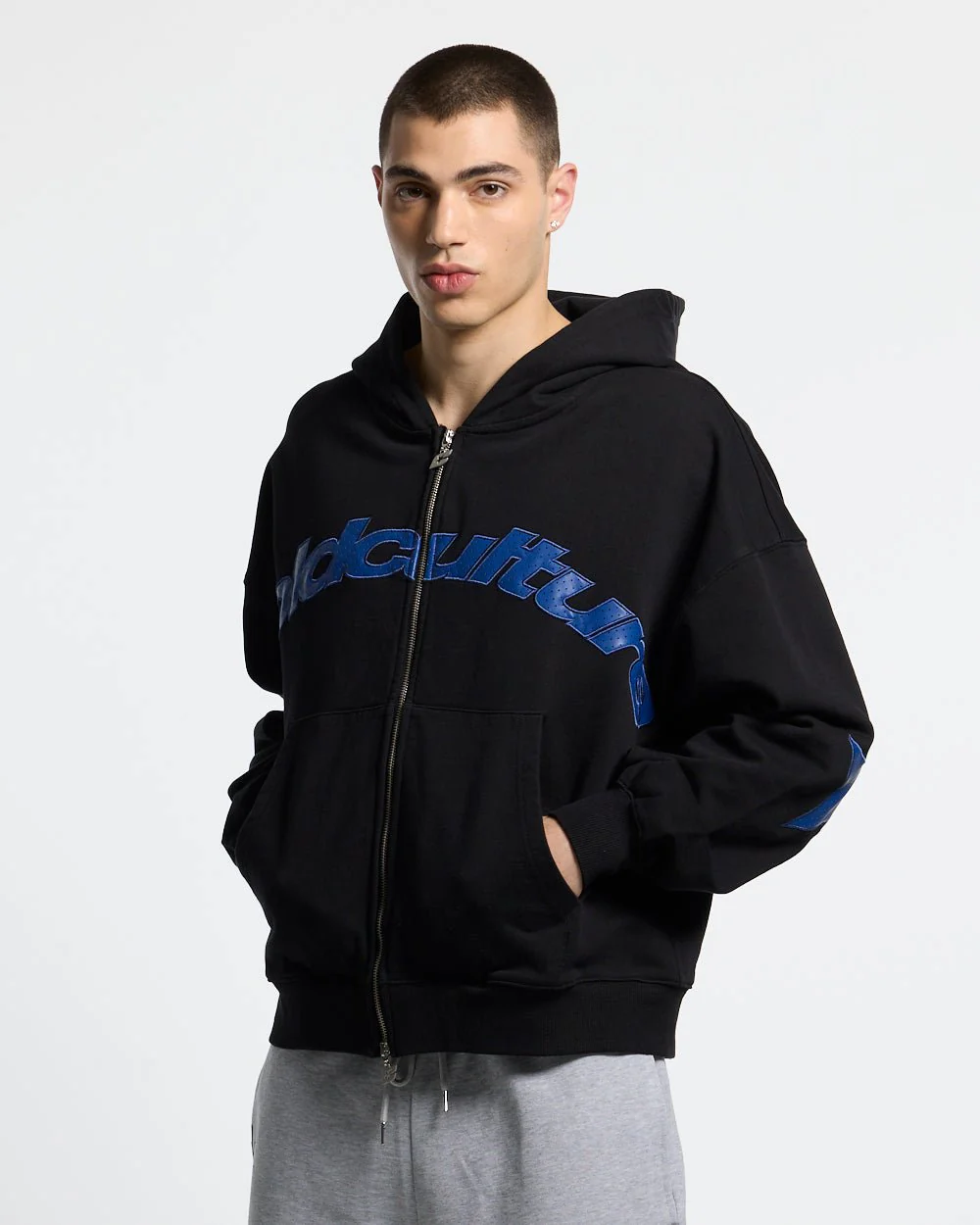 STAR CURVED ZIP HOODIE BLACK