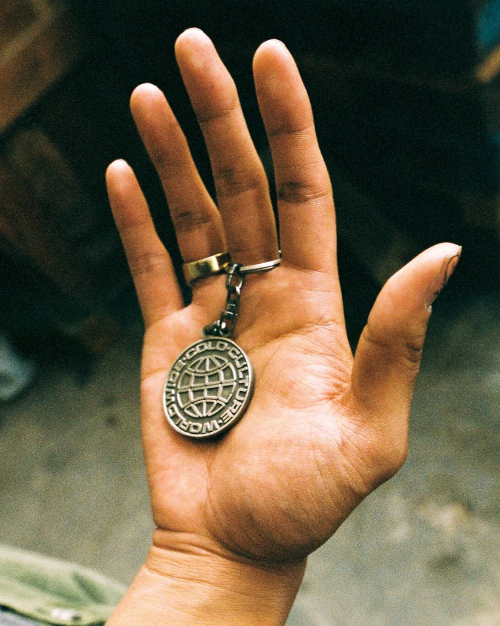 WORLD LOGO METAL KEYCHAIN