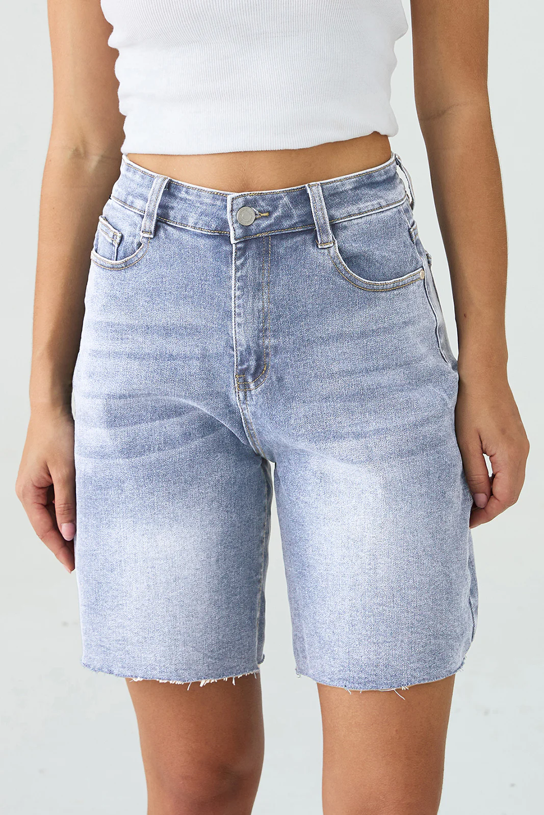 KatchMe Casual Mid-Rise Tassel Hem Denim Bermuda Shorts