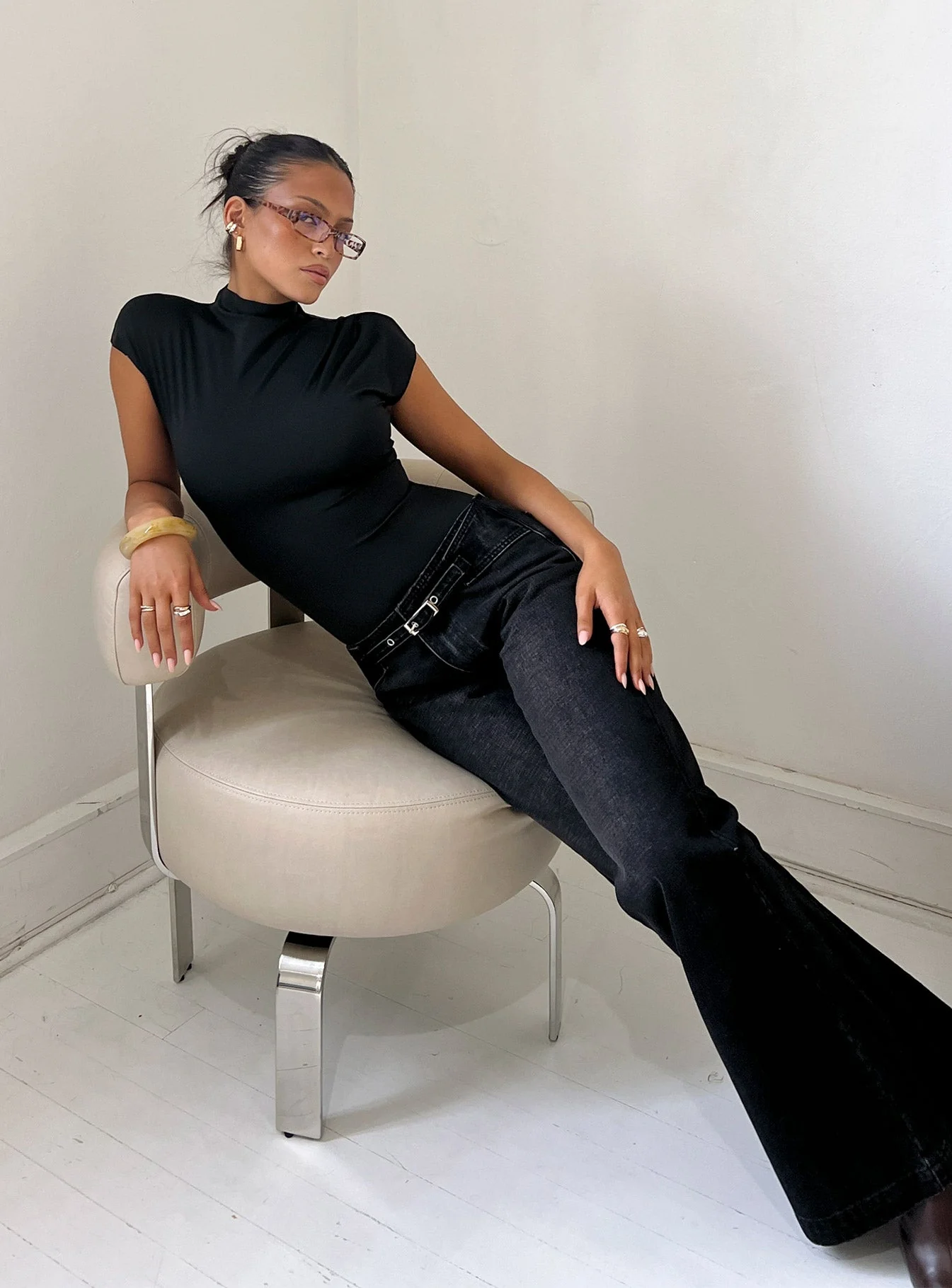 Slow Ride Mid Rise Bootleg Belted Jeans Washed Black