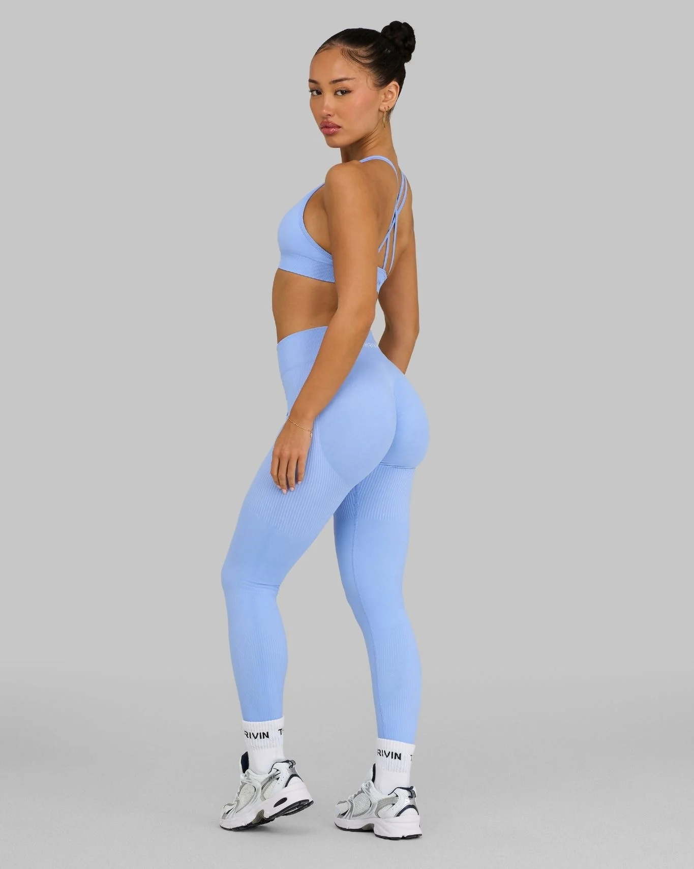 Elevate™ Sculpting Mid Waist Scrunch Leggings | Glacier