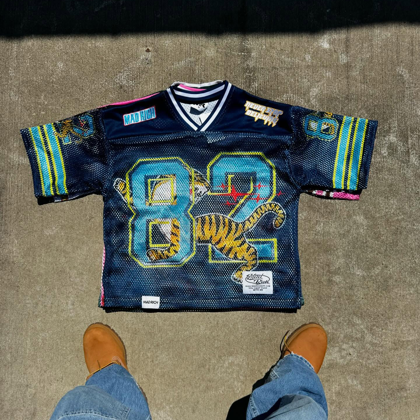 Sporty tiger print mesh shirt