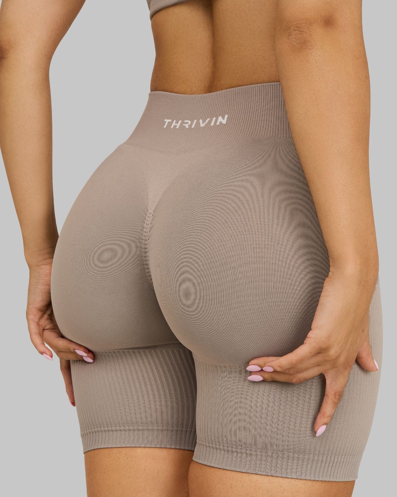 Elevate™ Sculpting Mid Waist Scrunch Shorts | Latte