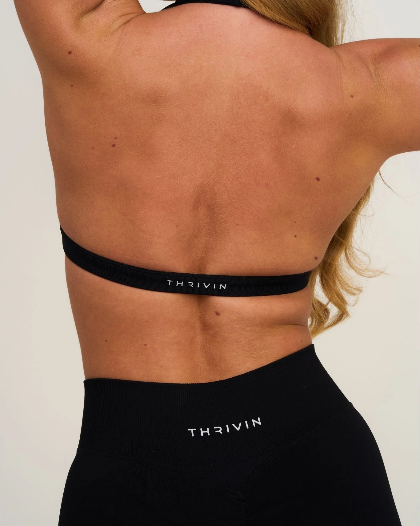 Elevate™ Sculpting Seamless V-Neck Halter Bra | Night Black