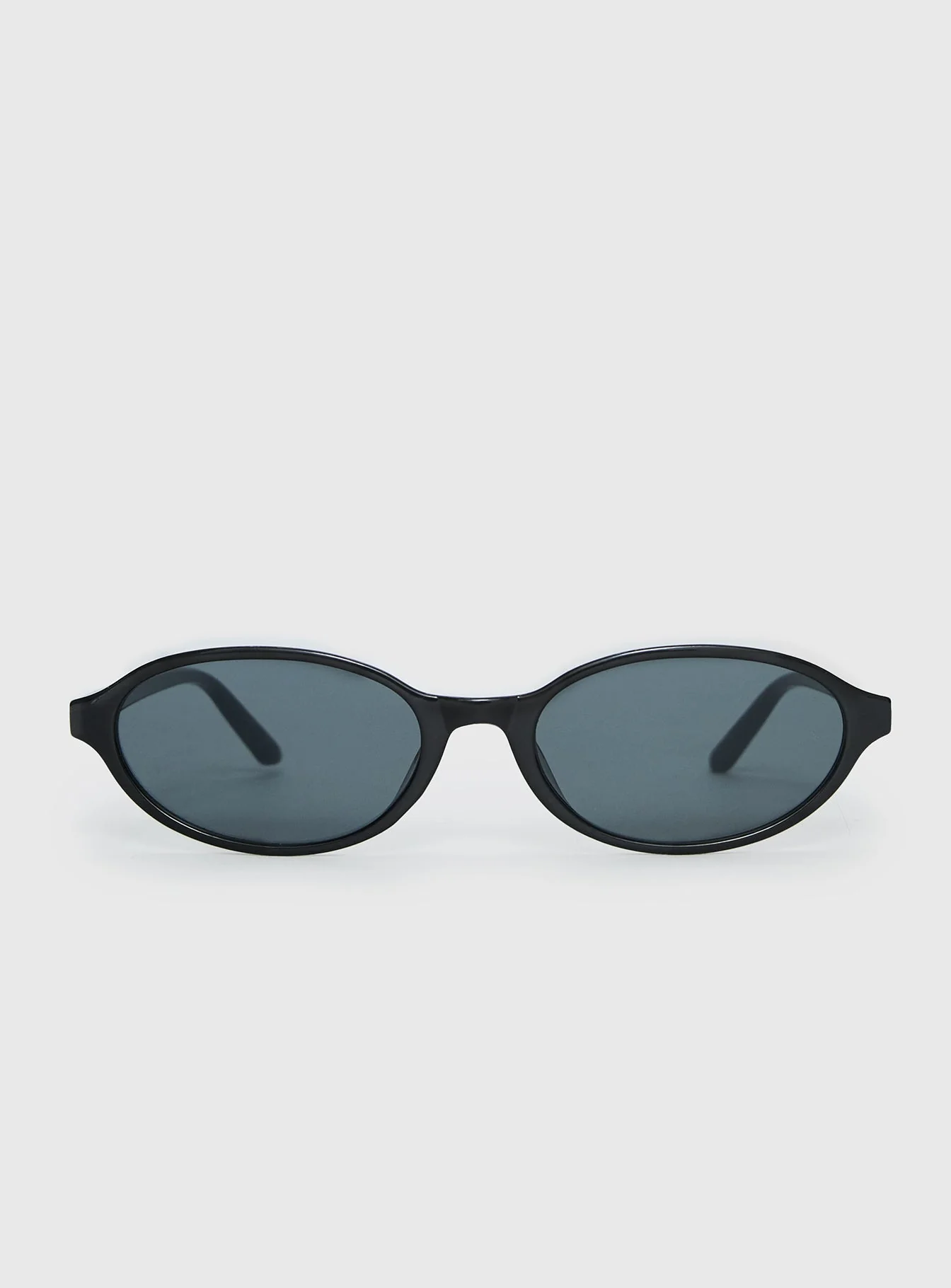 Captivation Oval Sunglasses Black