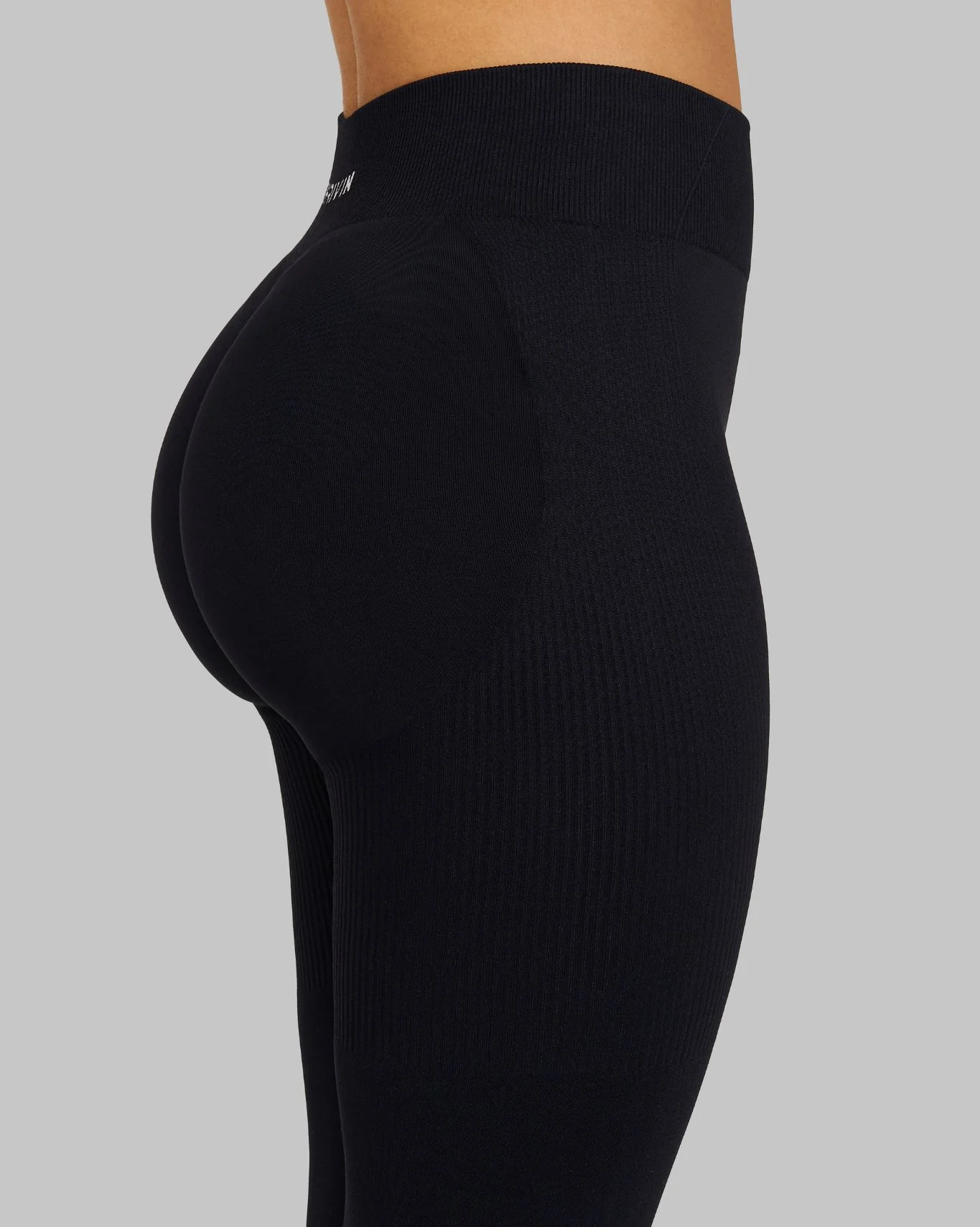 Elevate™ Sculpting Mid Waist Scrunch Leggings | Night Black