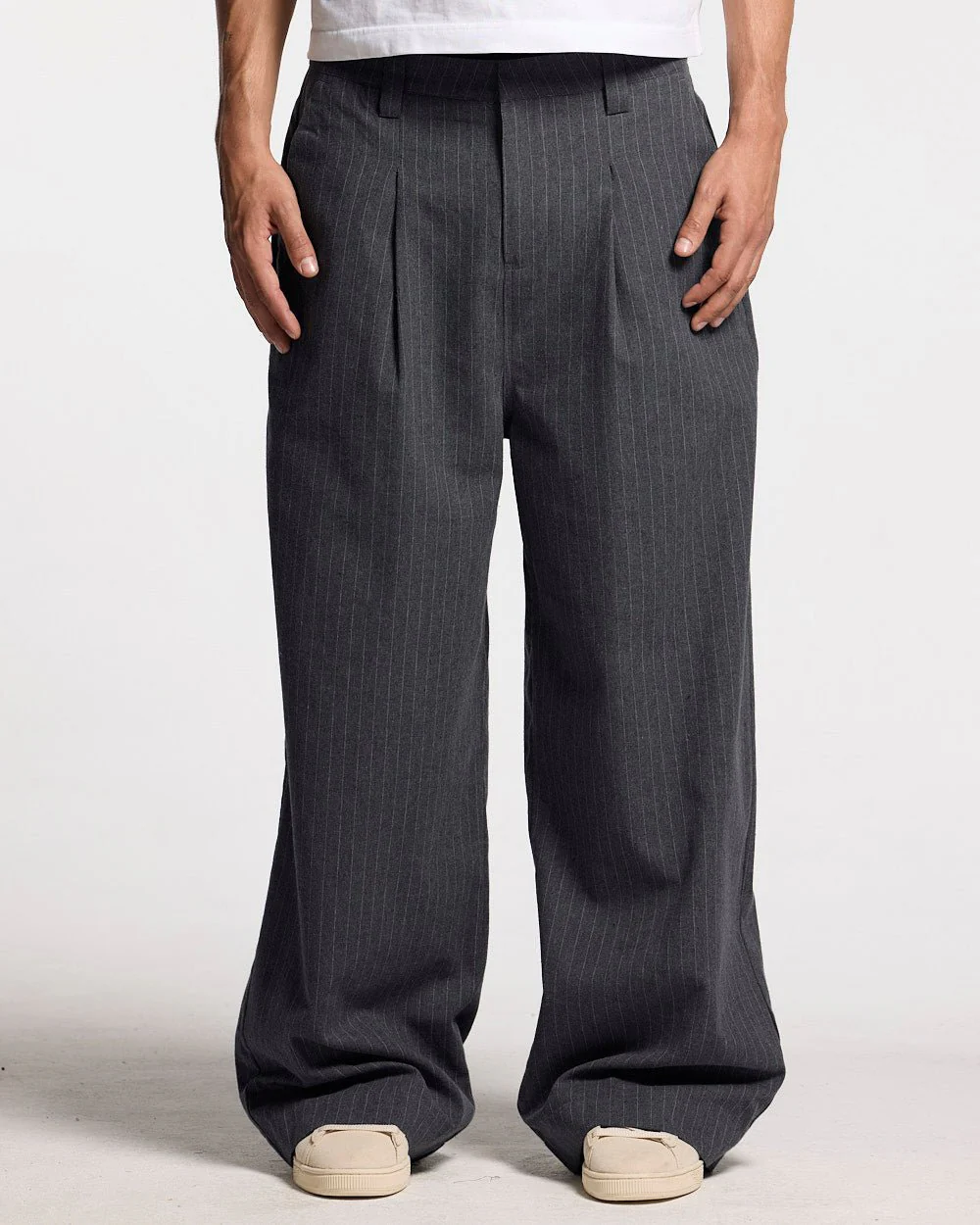 SEAM EFFECT LINE PANTS GREY
