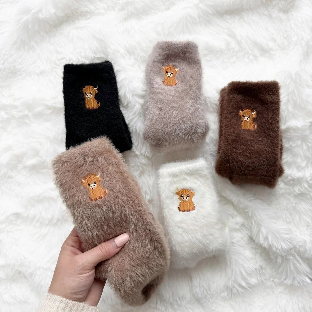 💕Warm Winter Sale 49% Off🐮5 Pairs Fuzzy Highland Cow Socks