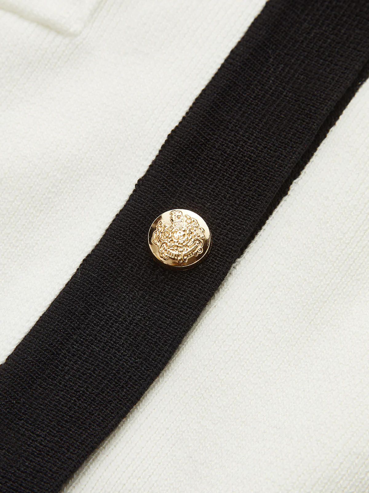 Metal Button Contrast Trim Knit Top