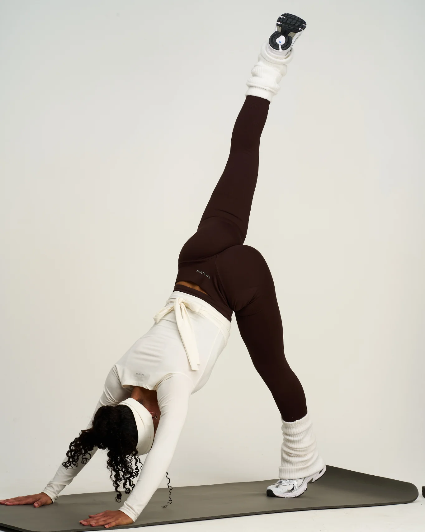 Elevate™ Sculpting Mid Waist Scrunch Leggings | Coffee