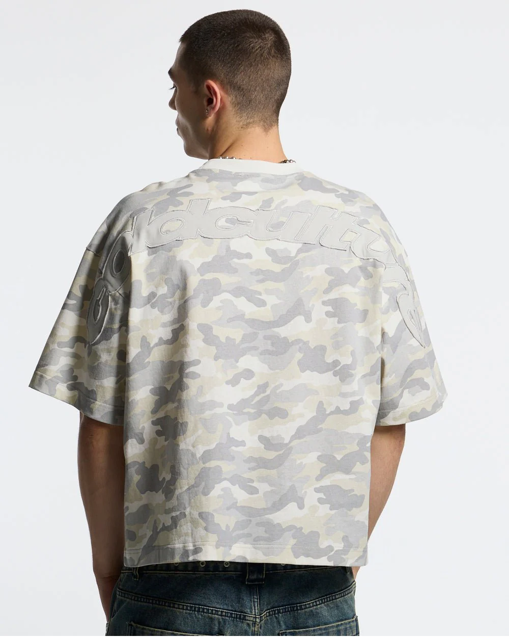 DISTRESS CURVED TEE CAMO GREY