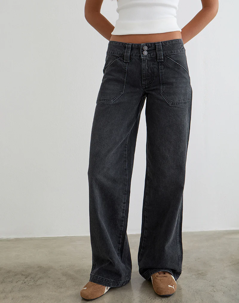 Low Rise Relaxed Cargo Jeans in Vintage Black