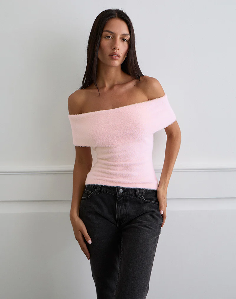 Yurian Off The Shoulder Top in Soft Pink