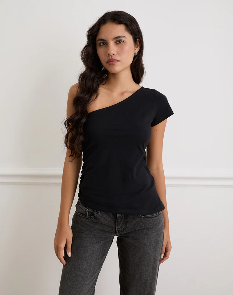 Tokiwa Asymmetric Shoulder Tee in Black