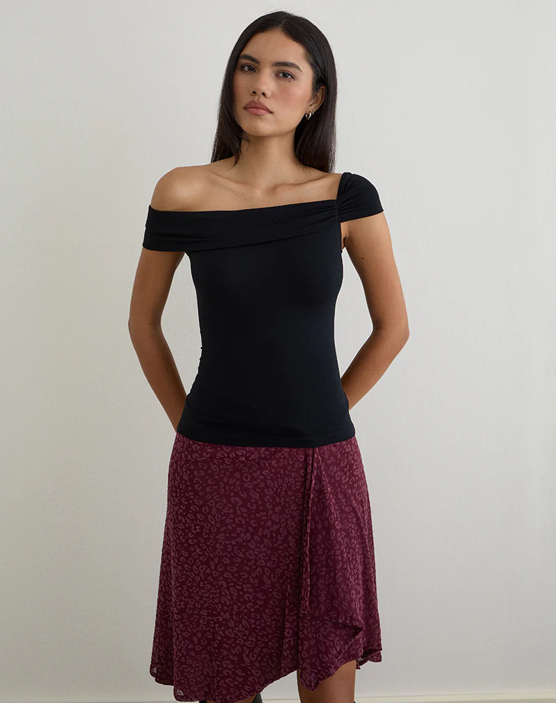 Cuthbe Off The Shoulder Twist Top in Black