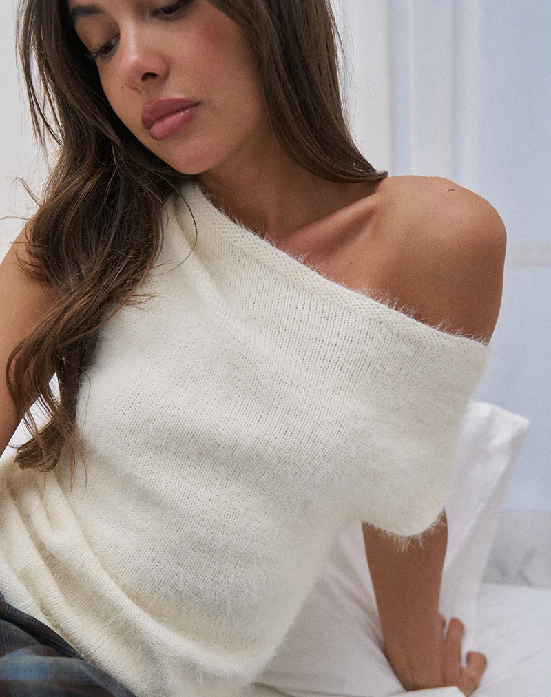 Calyce Top in Fluffy Knit Cream
