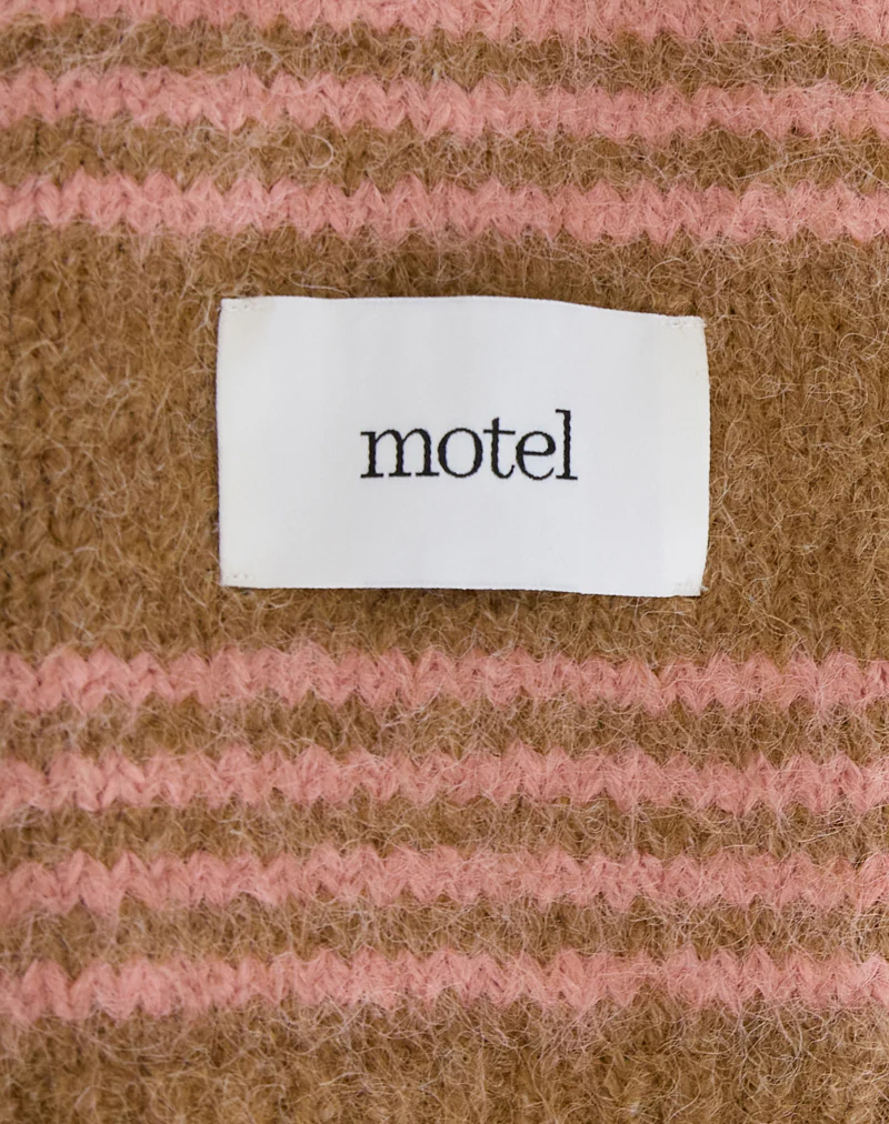 Scarf in Knit Pink Stripe Brushed Wool