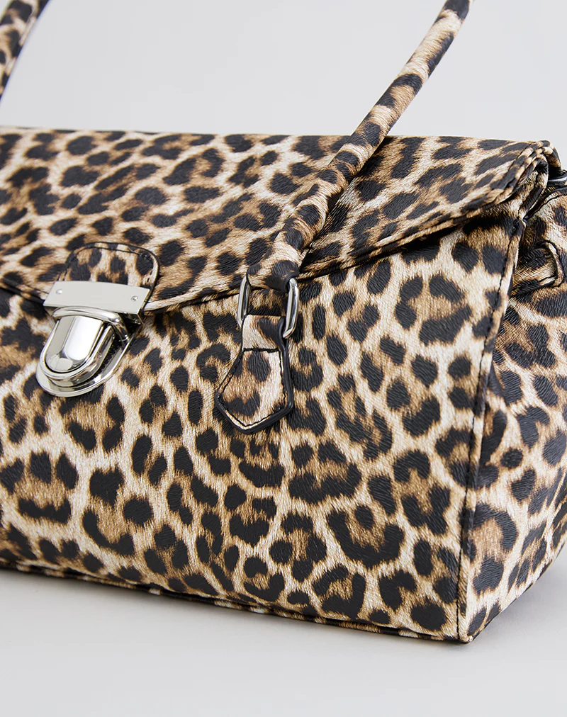 Shoulder Bag in Leopard Print