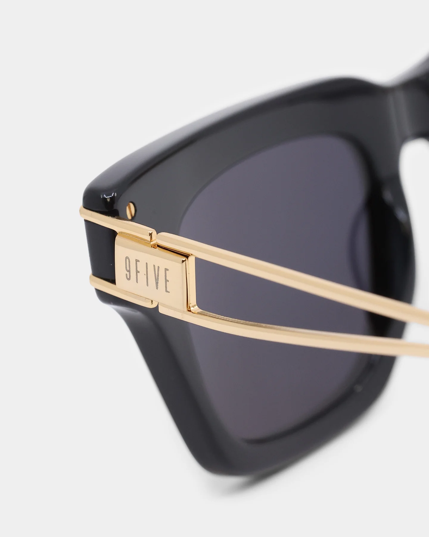 9FIVE Avenue Sunglasses Black/Gold