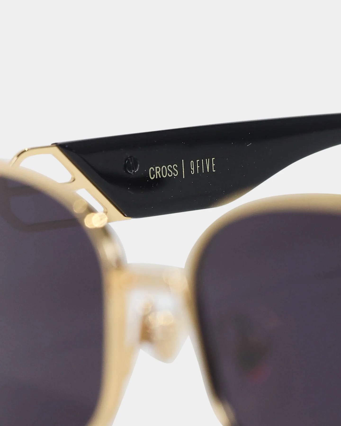 9FIVE The Cross Sunglasses Black/Gold