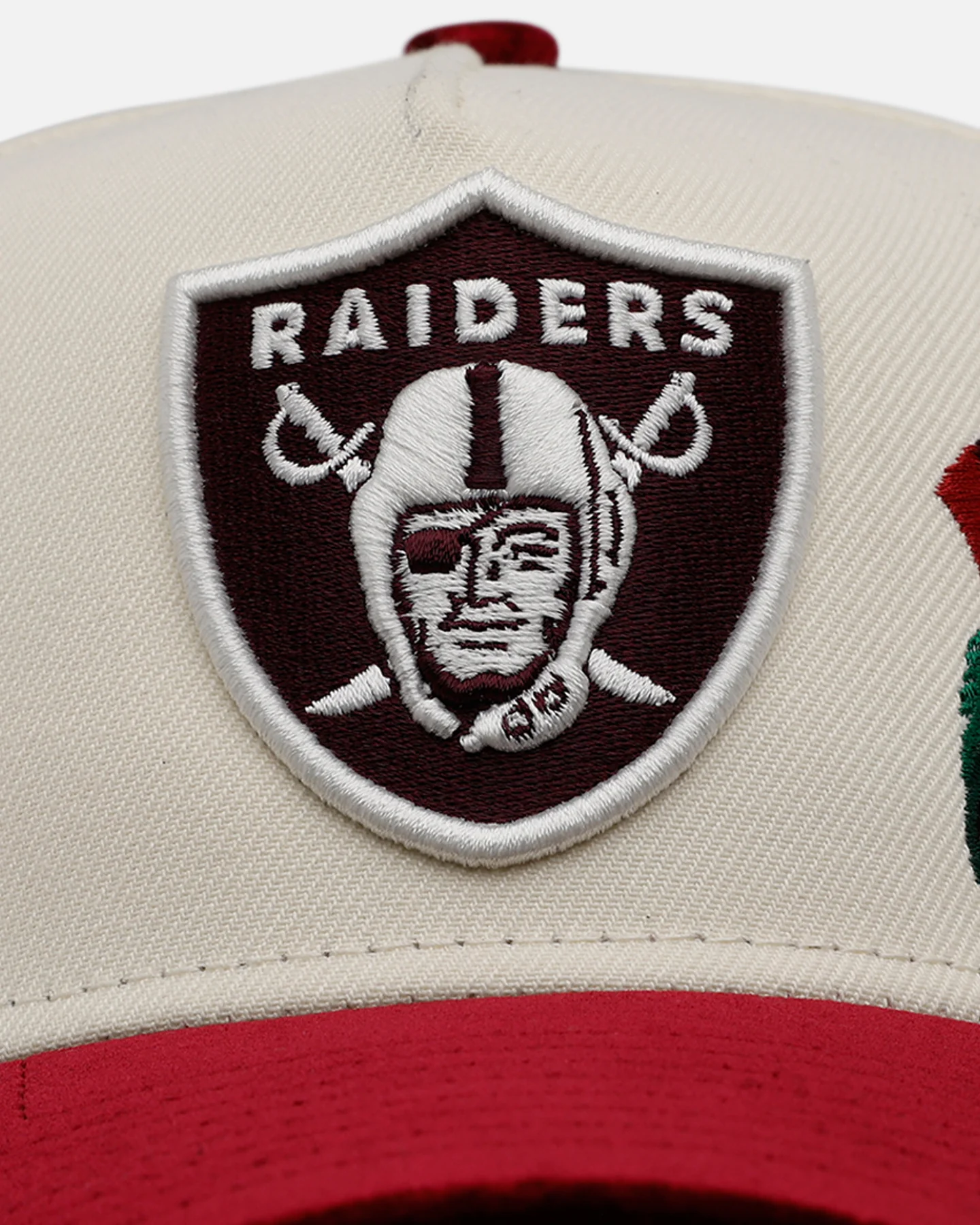 New Era Las Vegas Raiders 'Velvet Roses' 9FORTY A-Frame Snapback Chrome