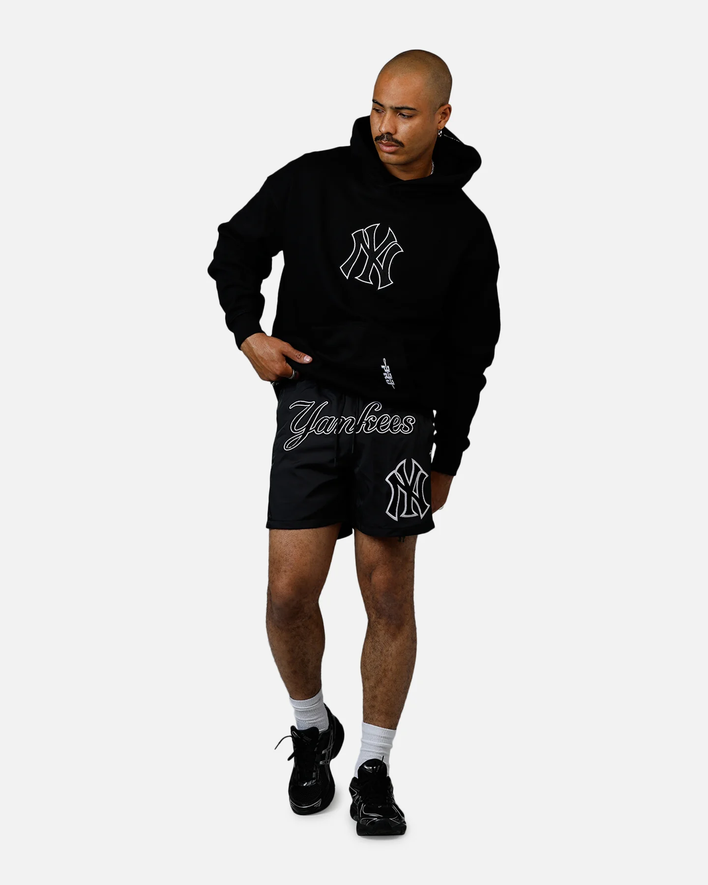Pro Standard New York Yankees Chenille Shorts Black
