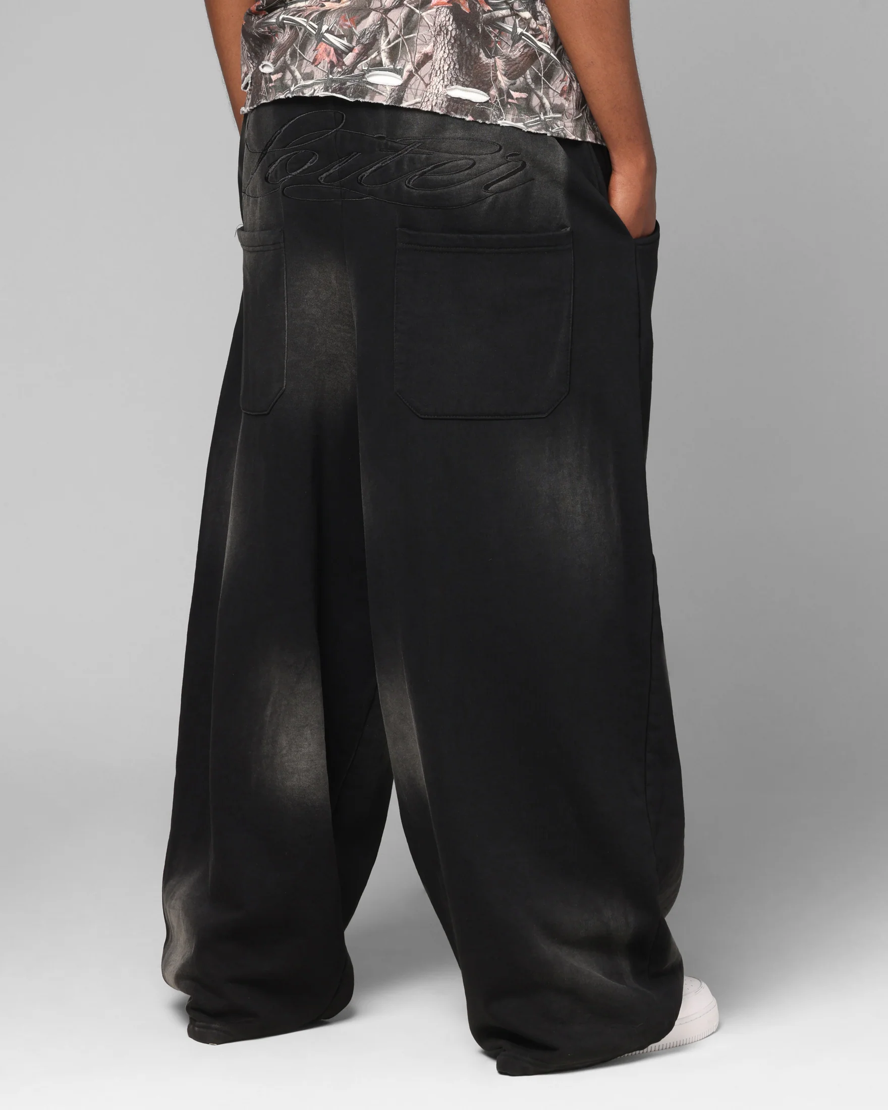 Loiter Purity Sweatpants Washed Black