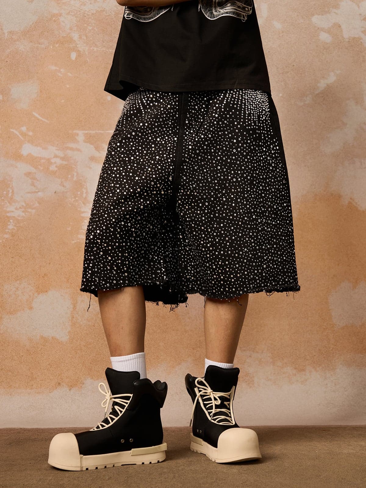 Retro Washed Rhinestone Raw Edge Denim Shorts - 2419