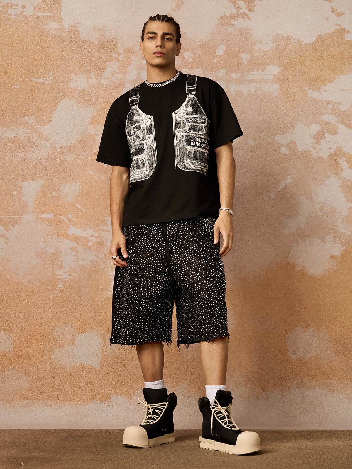 Retro Washed Rhinestone Raw Edge Denim Shorts - 2419