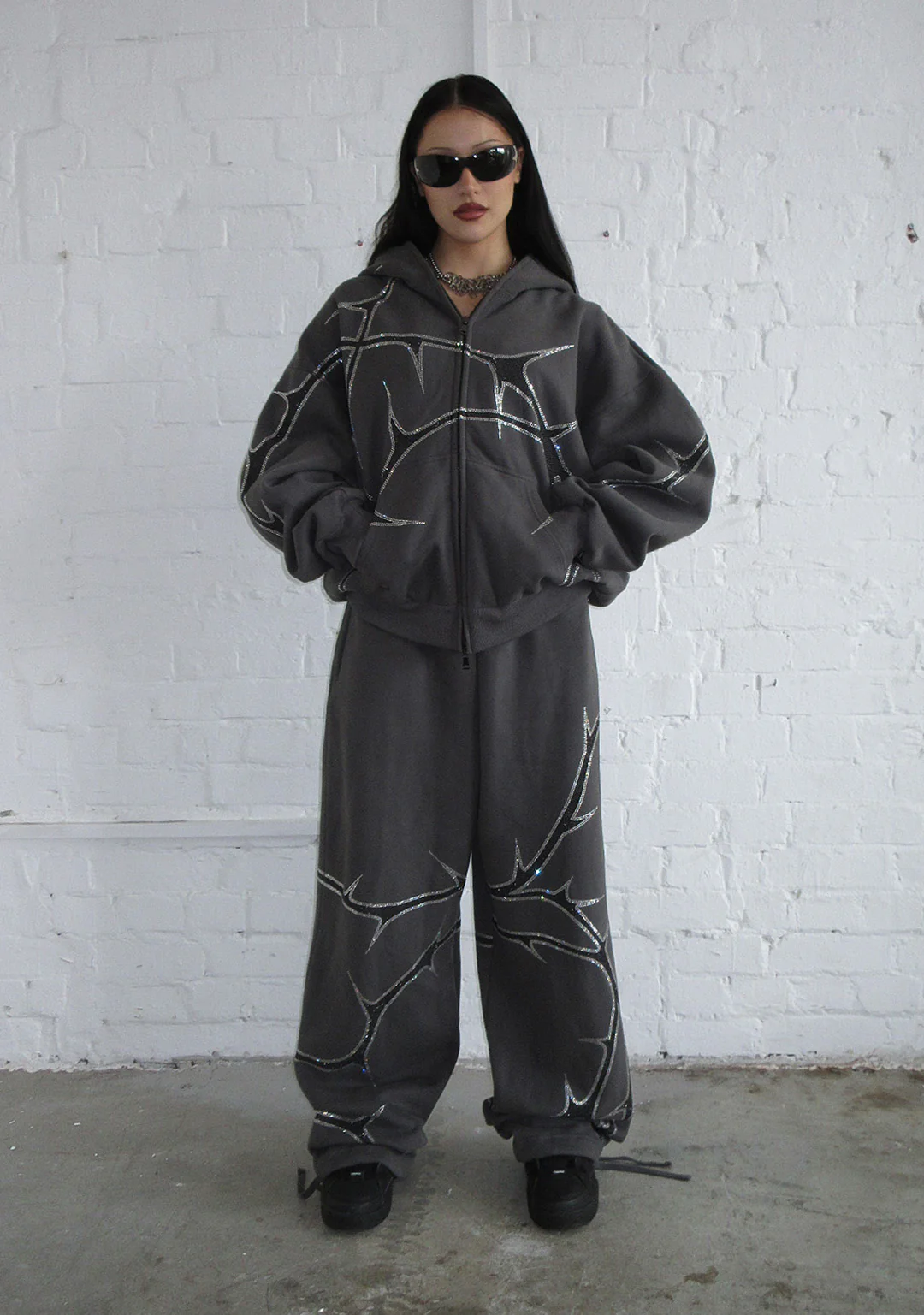 THORN RHINESTONE SWEATPANTS CHARCOAL