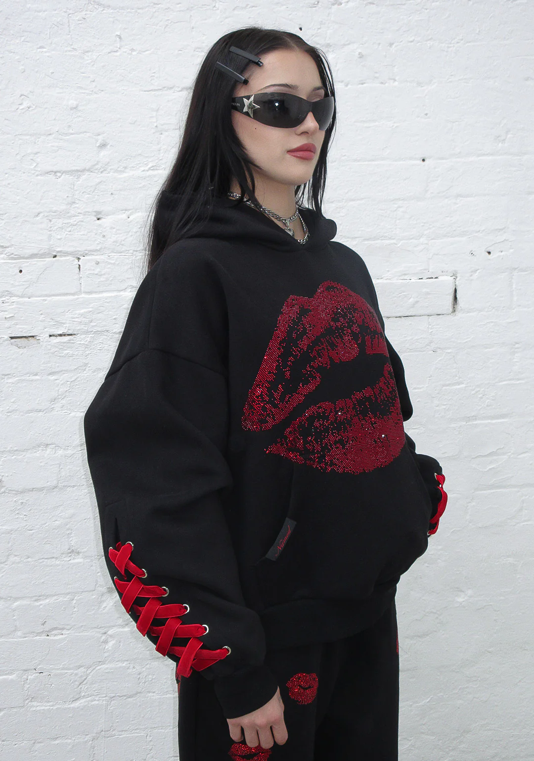 TEASE RHINESTONE KISS PULLOVER HOODIE BLACK