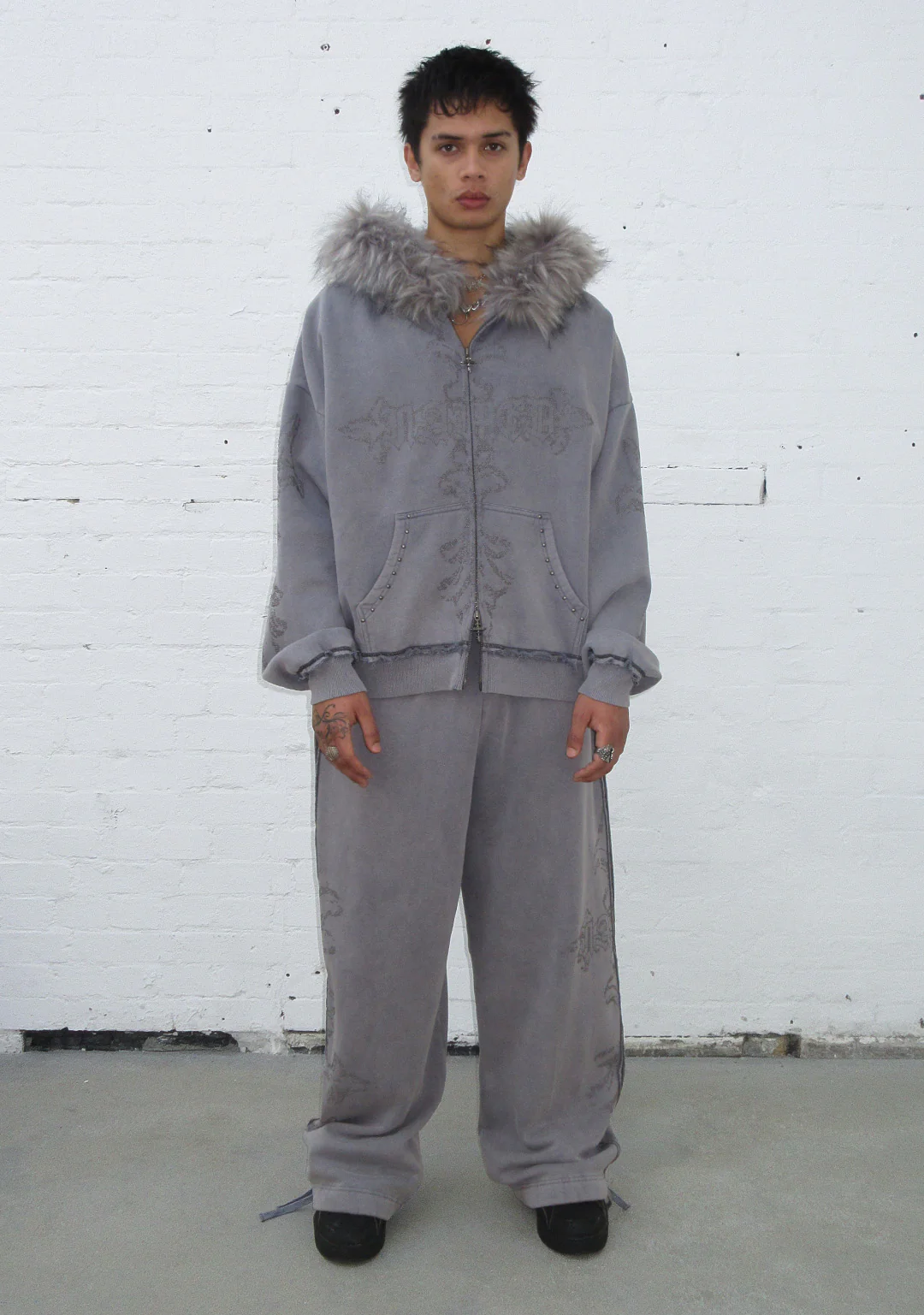 FERAL STUDDED OVERSIZED SWEATPANTS WASHED GREY