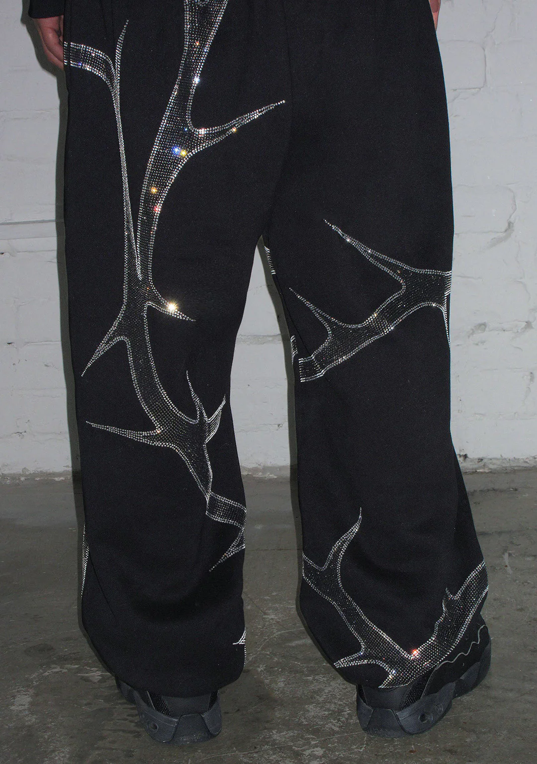 THORN RHINESTONE SWEATPANTS BLACK