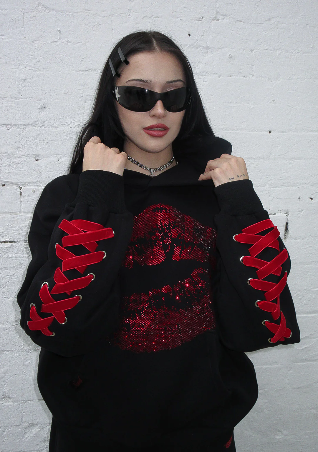 TEASE RHINESTONE KISS PULLOVER HOODIE BLACK