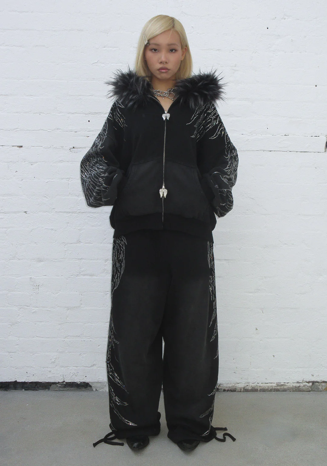 FALLEN RHINESTONE OVERSIZED SWEATPANTS WASHED BLACK