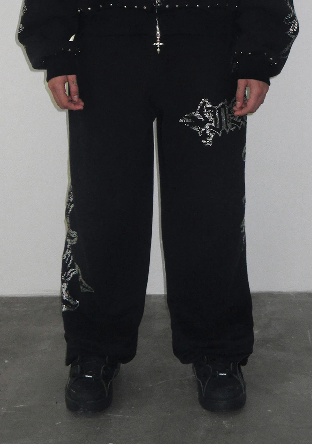 FERAL STUDDED OVERSIZED SWEATPANTS BLACK