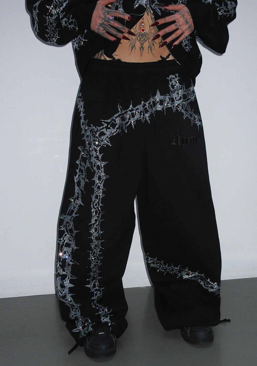 OMEN RHINESTONE OVERSIZED SWEATPANTS BLACK