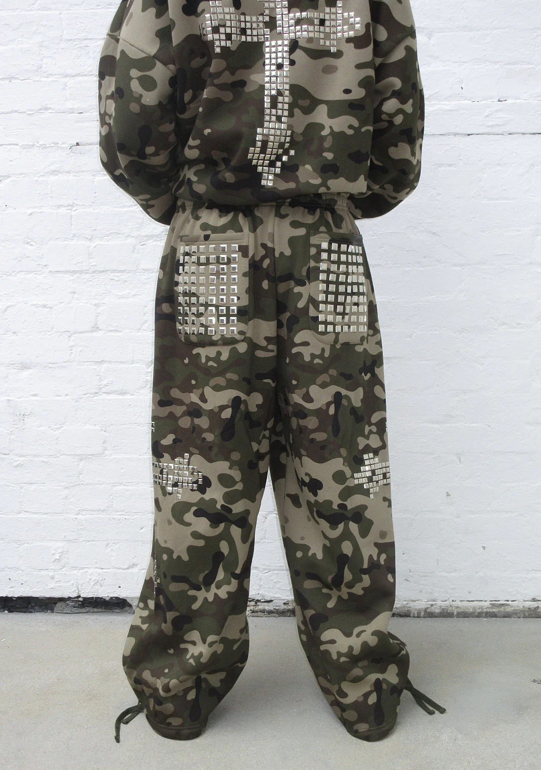 FAITHFUL STUDDED OVERSIZED SWEATPANTS CAMO
