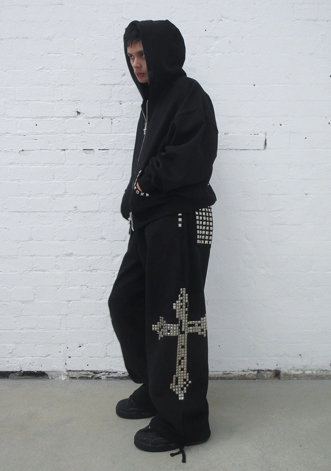FAITHFUL STUDDED ZIP HOODIE BLACK